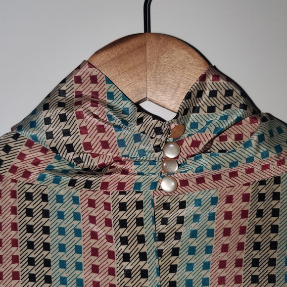 Vintage Lady Manhattan Blouse – Approximate Size L – Cream/Black/Berry/Teal - Picture 4 of 6